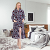 Robe en toison de flanelle pour femmes, peluche chaude et longue peinture pour femmes châle collier de nuit avec poches