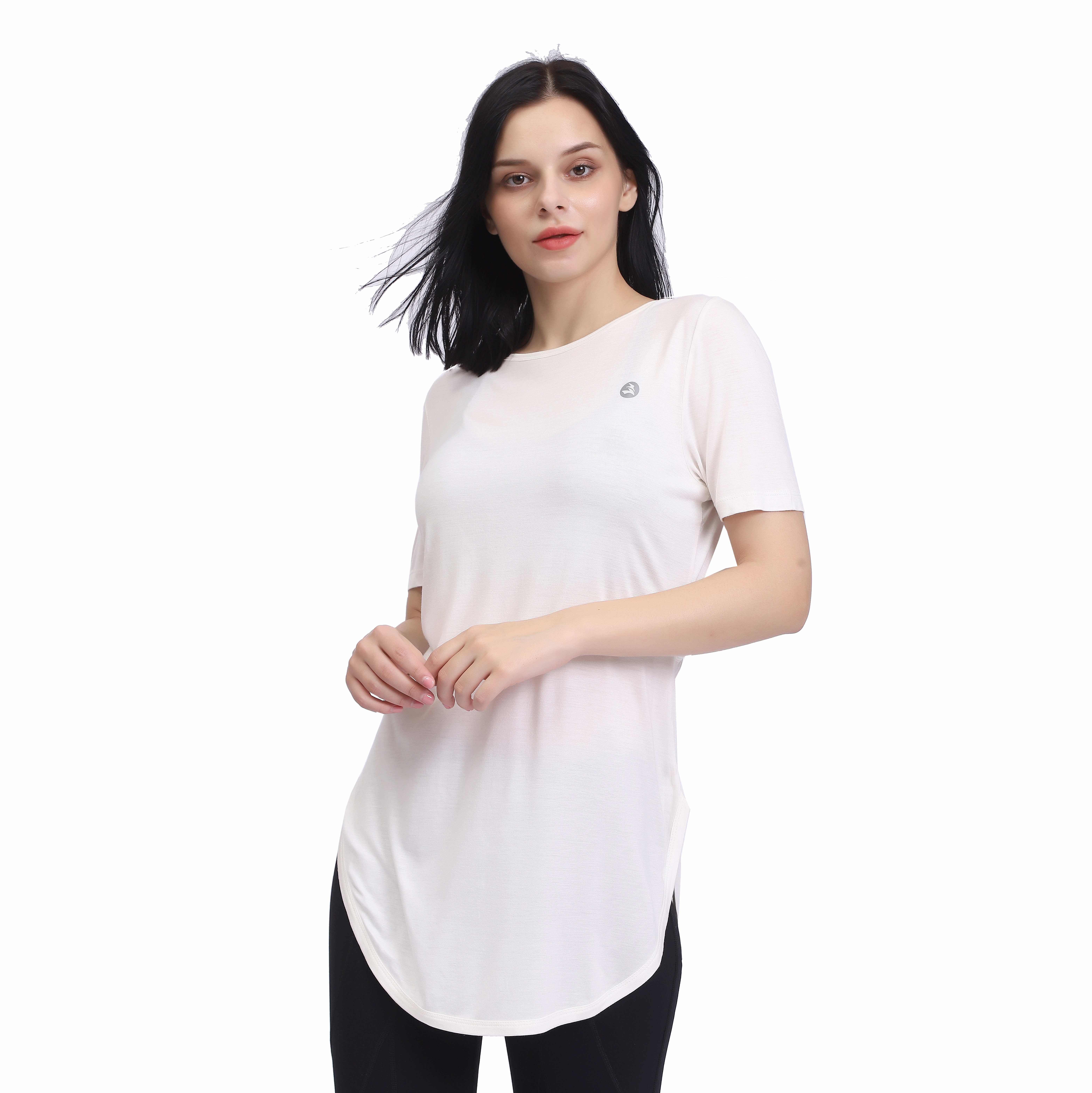 T-shirt long blanc à manches courtes et dos nageur pour femmes